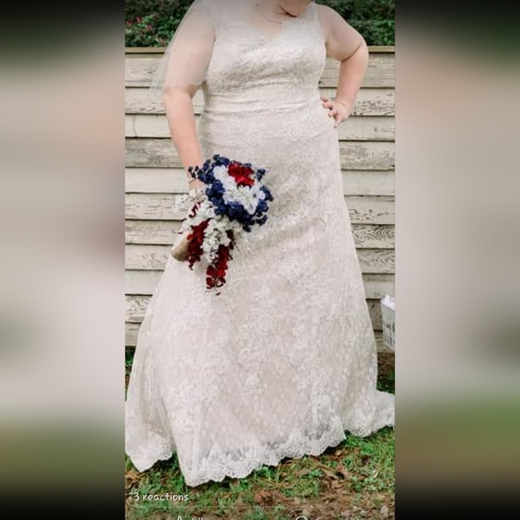 Wedding dress -oleg cassini - Picture 3 of 5